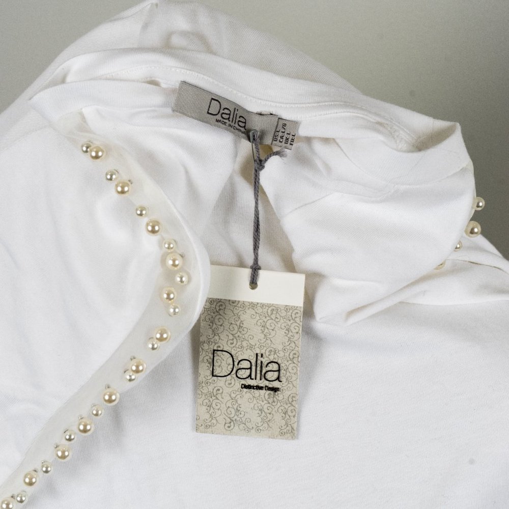 NWT Dalia pearl trim T - Large